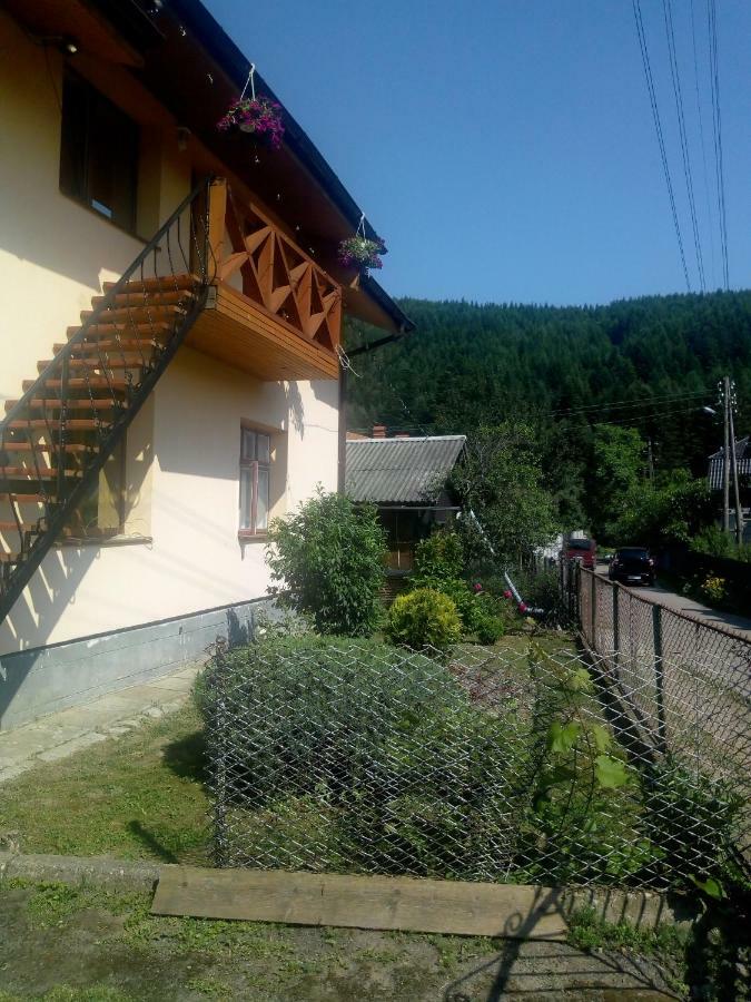 Садиба У Богдана سكول المظهر الخارجي الصورة